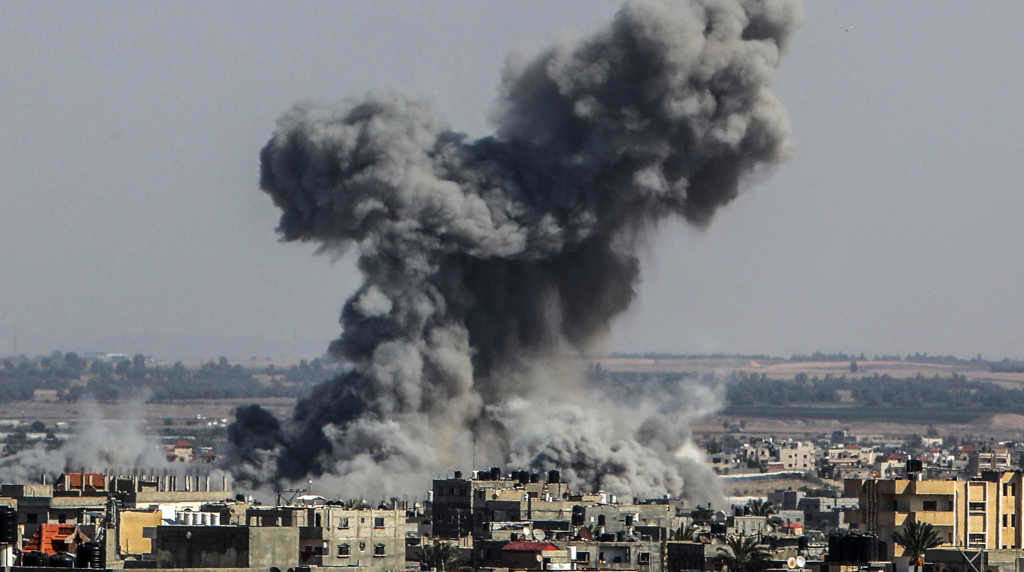Un dos ataques israelís sobre a Faixa de Gaza (Foto: Abed Rahim Khatib / dpa).