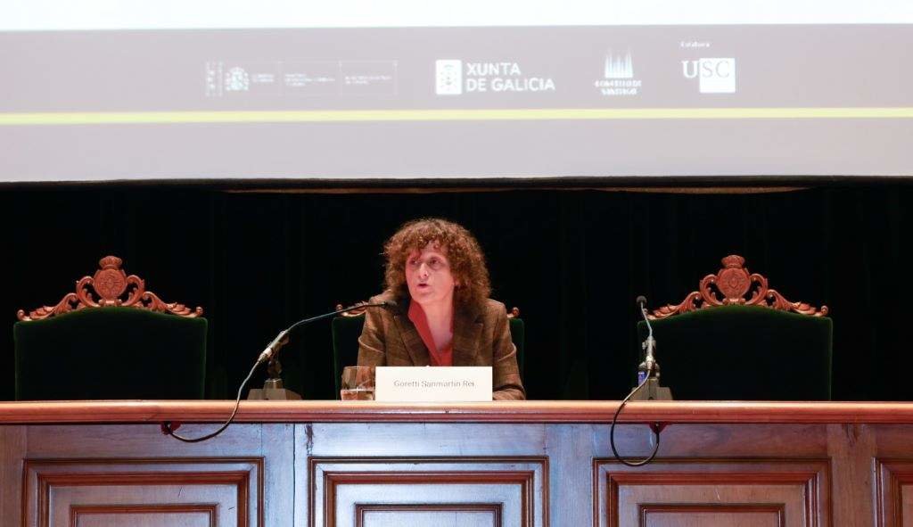 A alcaldesa de Santiago, Goretti Sanmartín, na xornada de debate sobre o modelo turístico. (Foto: Nós Diario)