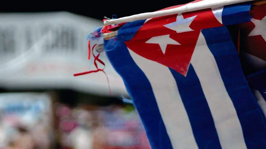 Bandeiras cubanas. (Foto: Perla Bayona / Zuma Press)