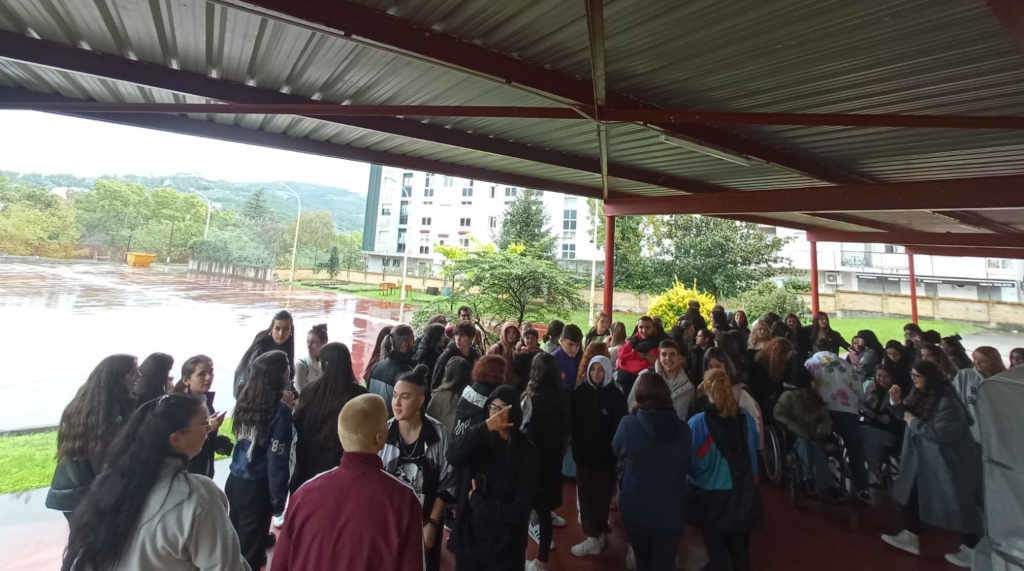 Alumnado do centro Portovello de Ourense (Foto: Erguer. Estudantes da Galiza).