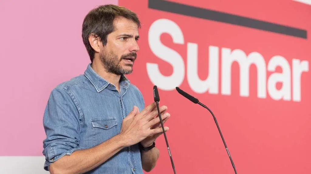 O portavoz de Sumar, Ernest Urtasun, esta segunda feira en rolda de prensa. (Foto: Eduardo Parra / Europa Press)