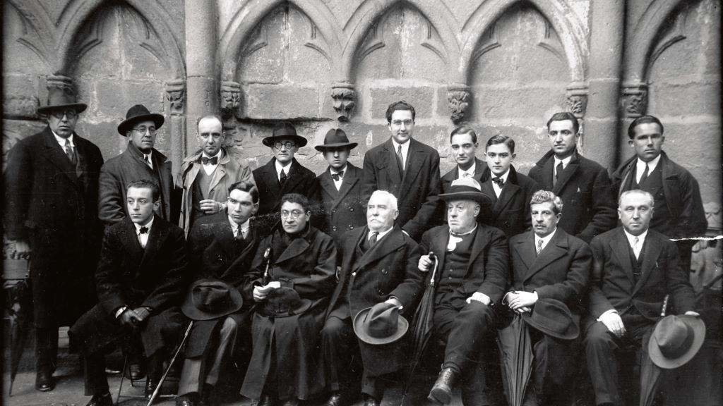 Membros do Seminario de Estudos Galegos en 1928, nas ruínas de San Domingos en Pontevedra. (Foto: Sáez Mon e Novás / Fundación Otero Pedrayo)