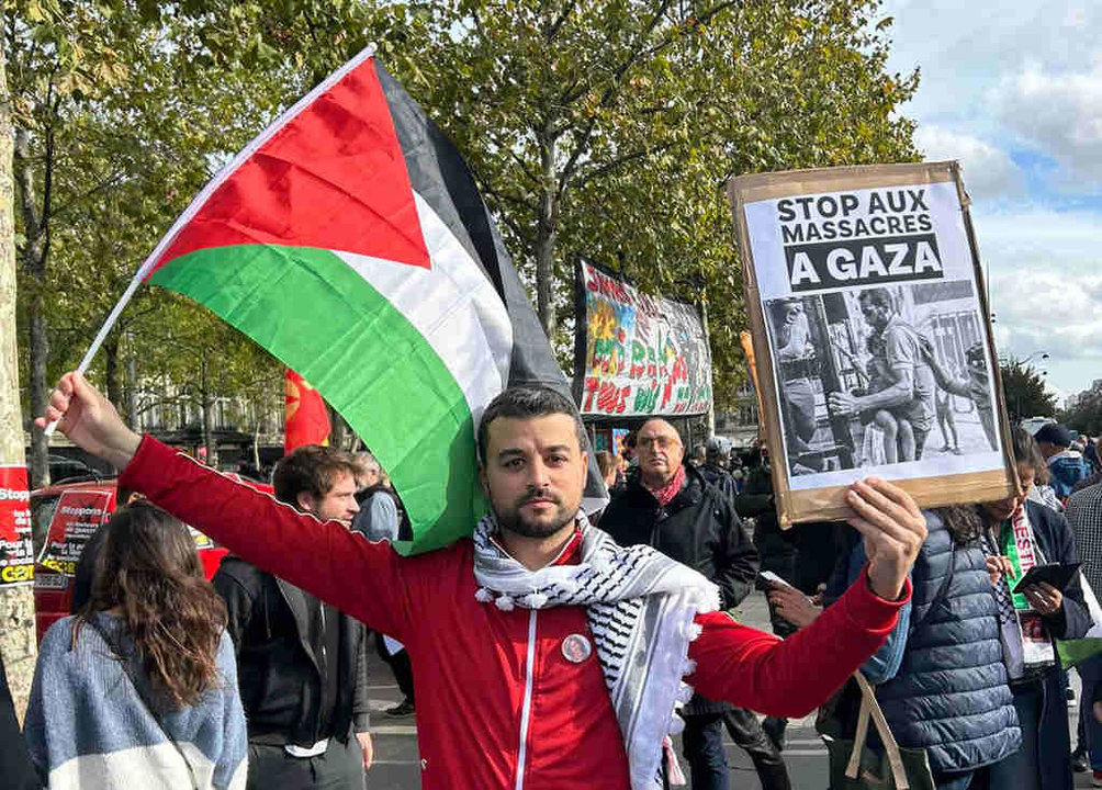 Khaled Abu-Qare nunha protesta propalestina en París. (Foto: Nós Diario)