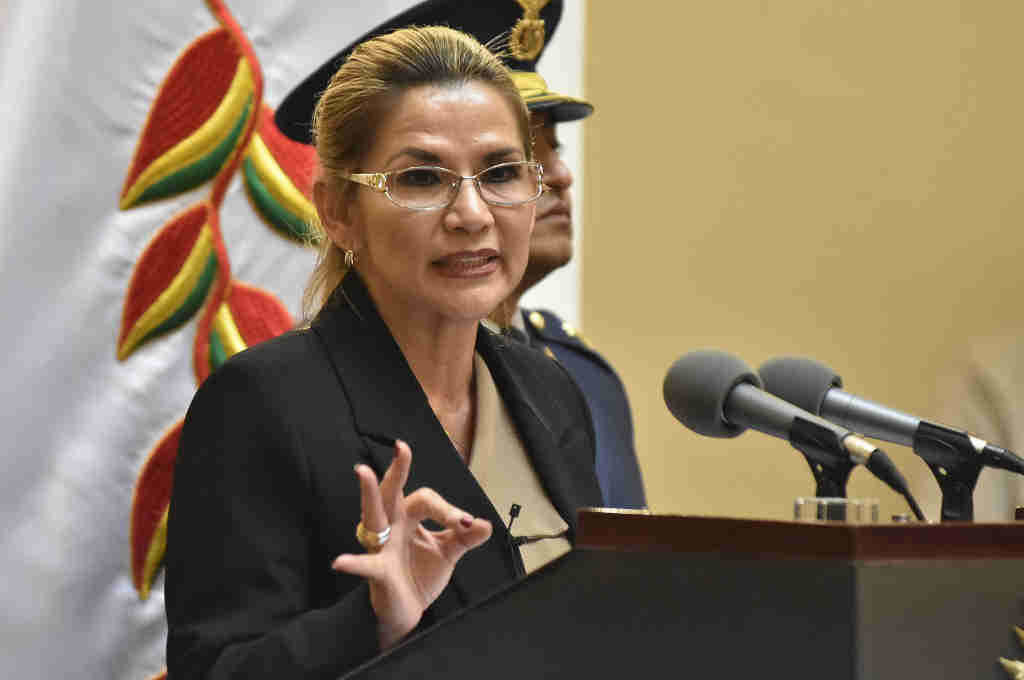 Jeanine Añez en 2020, durante a súa Presidencia de facto. (Foto: Europa Press / Contacto / Xinhua)