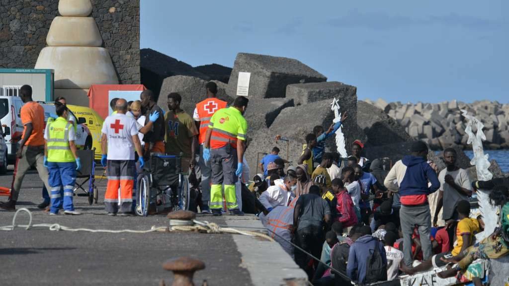 Migrantes chegados a El Hierro, en Canarias, o pasado 23 de outubro. (Foto: Europa Press)