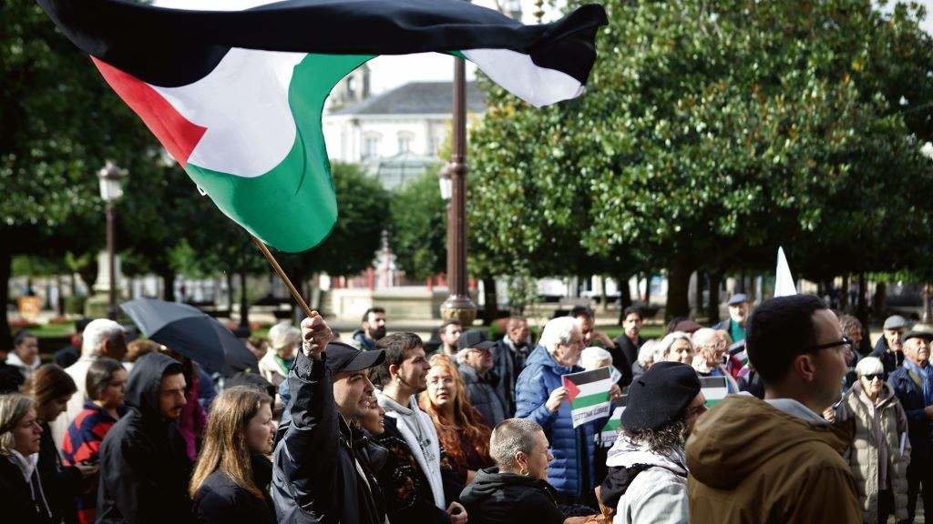 Concentración en solidariedade con Palestina o pasado domingo na praza Maior de Lugo. (Foto: Carlos Castro / Europa Press)