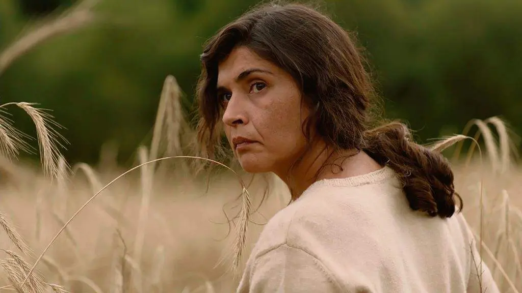 Janet Novas interpreta Mar&iacute;a en 'O corno', unha muller que ga&ntilde;a a vida mariscando. (Foto: El&aacute;stica Films)
