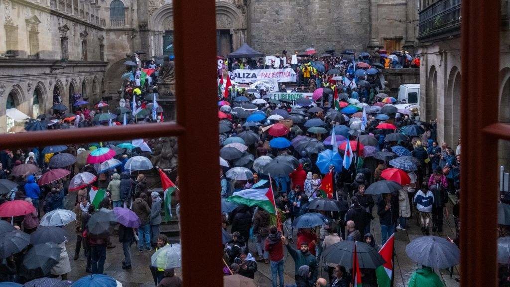 Centos de persoas manifestáronse en apoio a Palestina. (Foto: César Arxina / Europa Press)