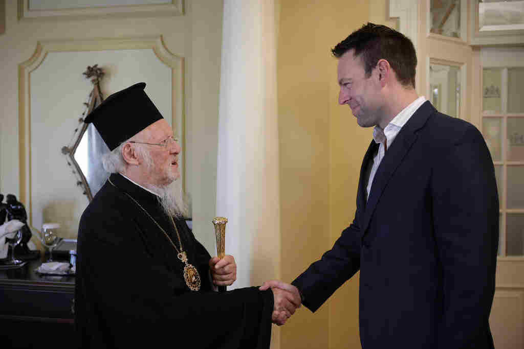 Bartolomeu I, líder da Igrexa ortodoxa, e Stefanos Kasselakis. (Foto: Nós Diario)