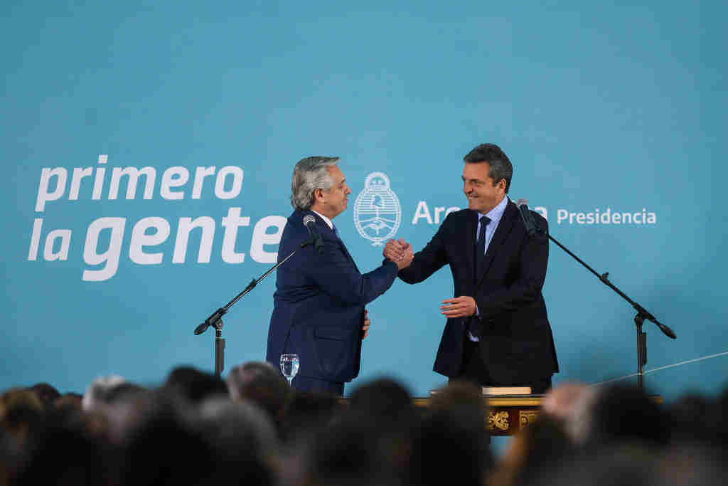 O presidente arxentino, Alberto Fernández, co titular de Economía, Sergio Massa. (Foto: Europa Press / Contacto / Manuel Cortina)