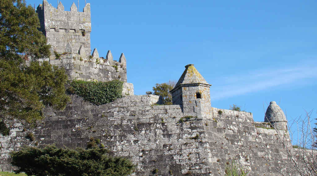O castelo de Monterreal (Foto: Héitor Picallo).