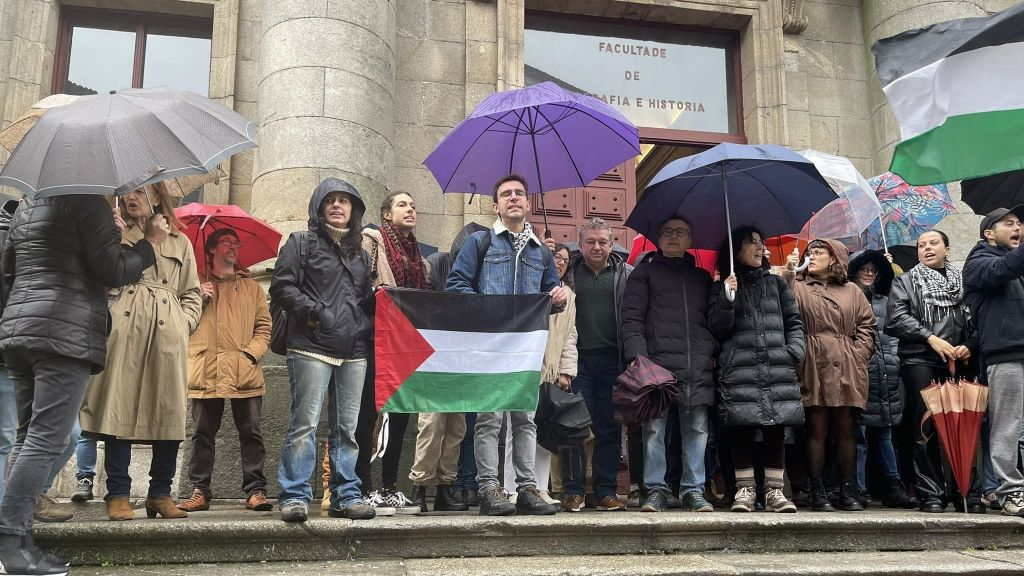 Concentración na facultade de Xeografía e Historia da USC en solidariedade co polo palestino. (Foto: Nós Diario).