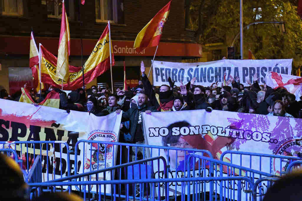 Protesta contra a sede do PSOE en Madrid a terza feira. (Foto: Fernando Sánchez / Europa Press)