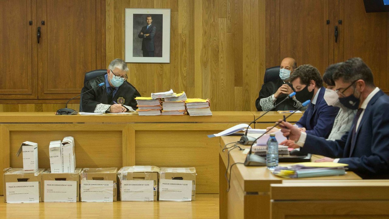 Maxistrados sentados na Audiencia Provincial de Lugo durante a segunda sesión de xuízo pola operación Pokémon (Foto: Europa Press).