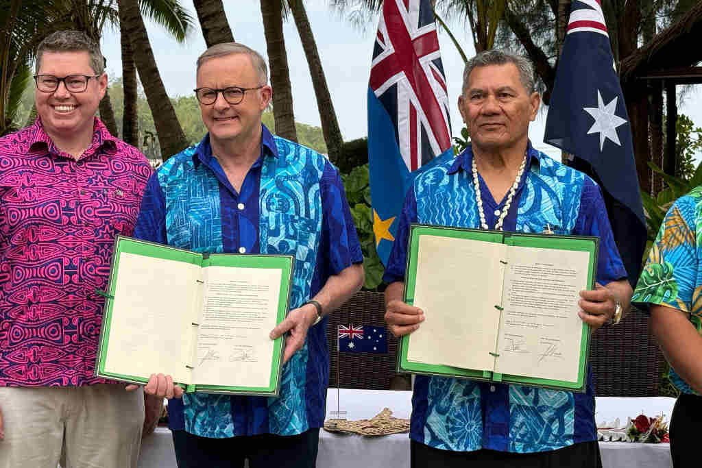 Líderes de Australia, Anthony Albanese, e Tuvalu, Kausea Natano. (Foto: AAPIMAGE / DPA)