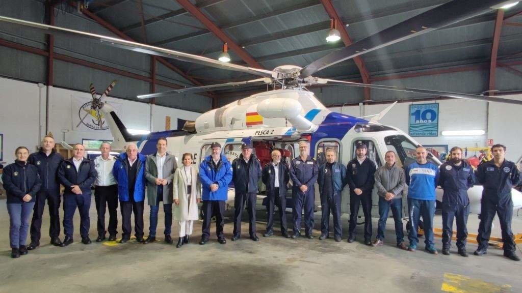Visita do conselleiro do Mar ao helicóptero Pesca II en Celeiro, Viveiro (A Mariña). (Foto: Xunta da Galiza)