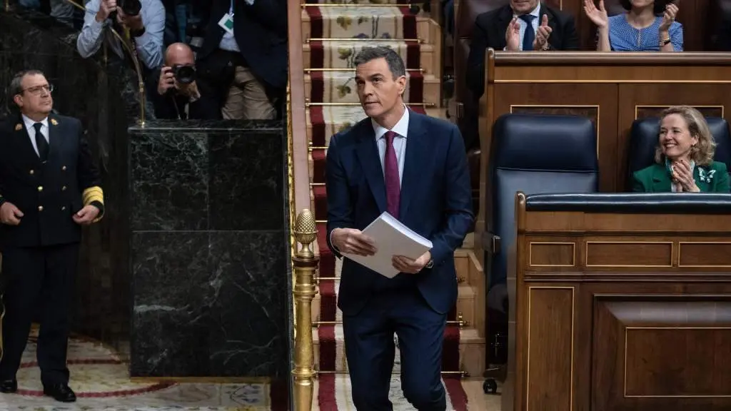 O presidente do Goberno estatal en funci&oacute;ns e candidato socialista &aacute; reelecci&oacute;n, Pedro S&aacute;nchez, dirix&iacute;ndose esta ma&ntilde;&aacute; &aacute; tribuna de oradores do Congreso. (Foto: Alejandro Mart&iacute;nez V&eacute;lez / Europa Press)