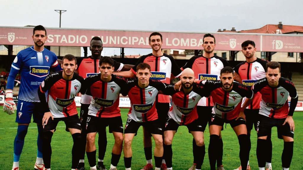 O fútbol de Primeira División regresará ao campo da Lomba co gallo do Arousa-Valencia. (Foto: Arousa SC)