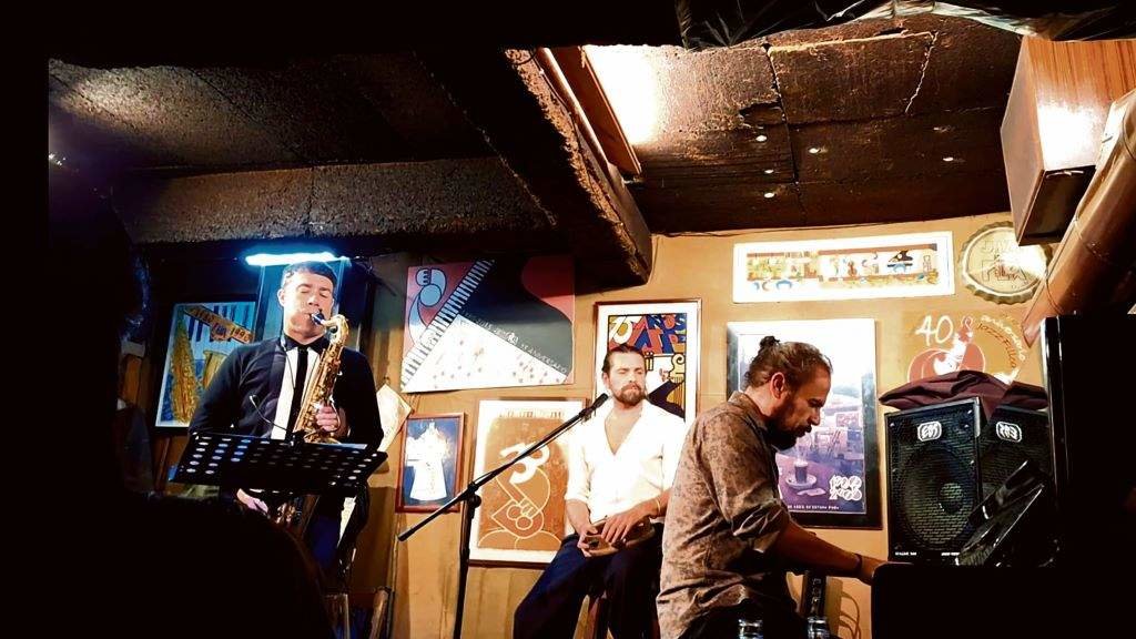 Xosé Miguélez, Davide Salvado e Abe Rábade, o pasado 26 de outubro no Filloa Jazz Club da Coruña. (Foto: Sofía de Labañou)