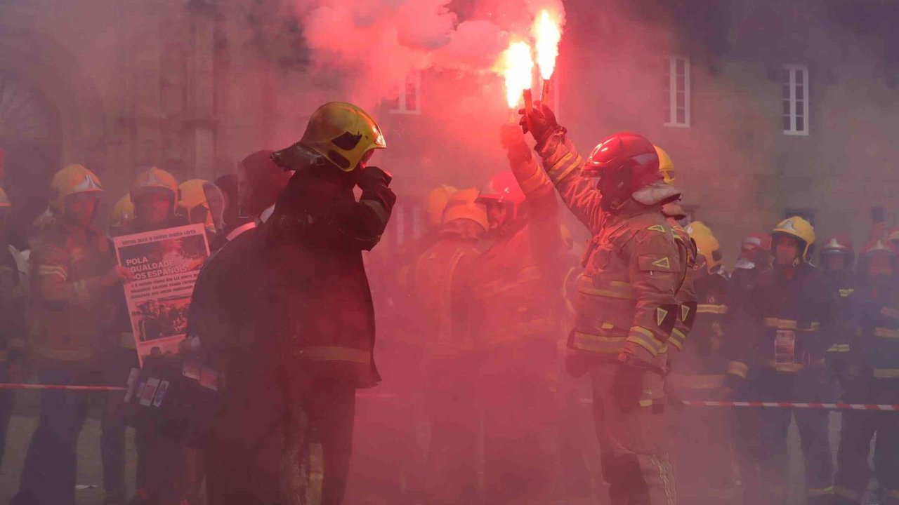 Mobilización dos bombeiros en Compostela o pasado mes de novembro (Foto: Nós Diario).