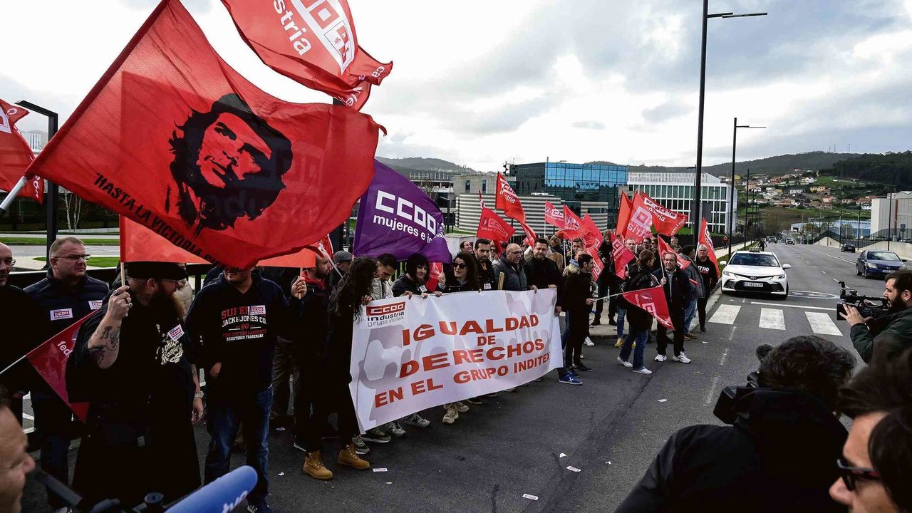 Protesta de persoal dos centros loxísticos de Inditex (Foto: M. Dylan / Europa Press).