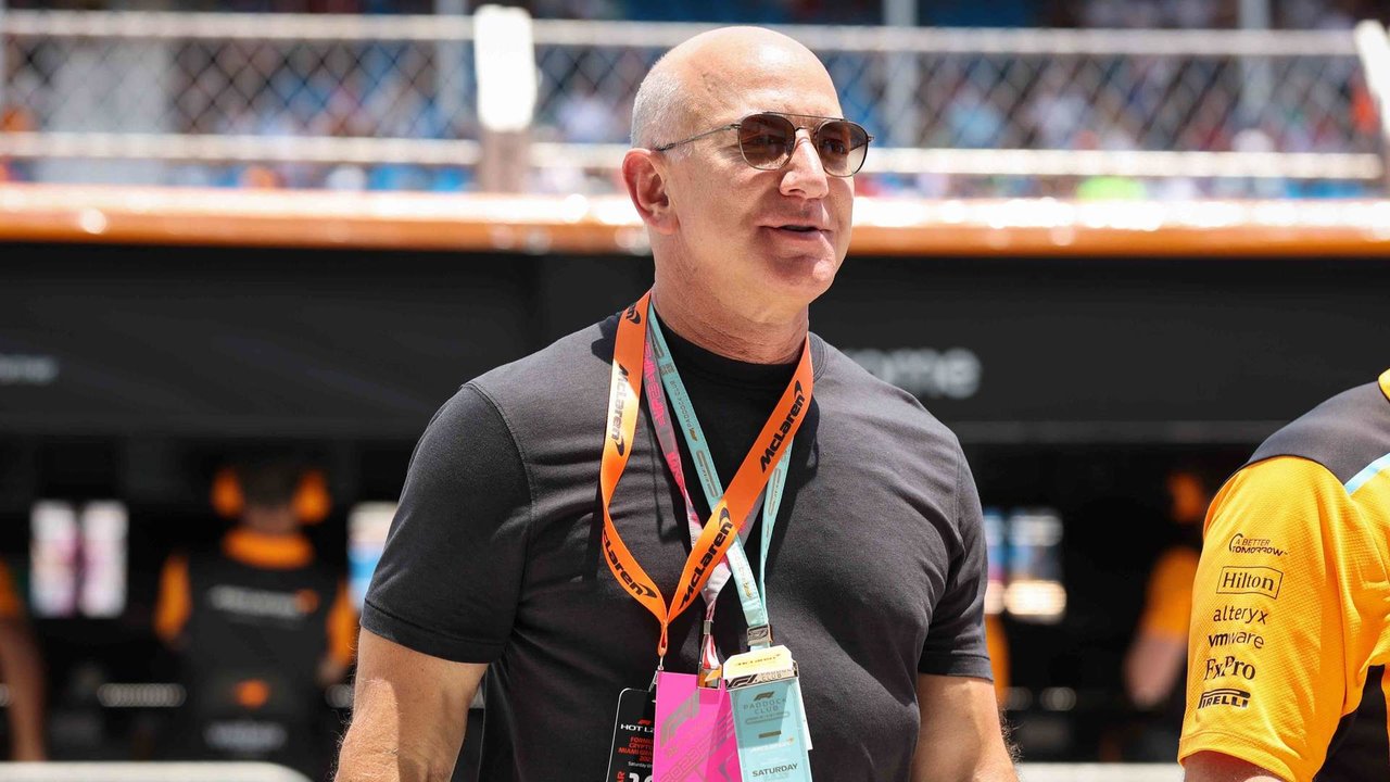 O fundador de Amazon, Jeff Bezos, nunha carreira de Formula 1 (Foto: Antonin Vincent / Dppi / Afp7 / Europa Press).