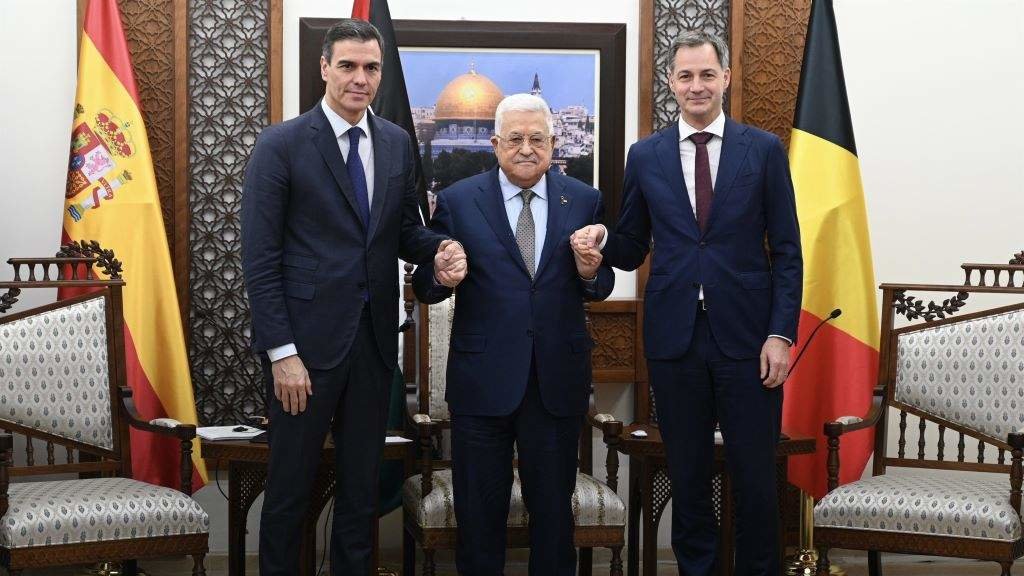 Pedro Sánchez, Mahmoud Abbas e Alexander de Croo, hoxe, en Ramallah. (Foto: Europa Press)
