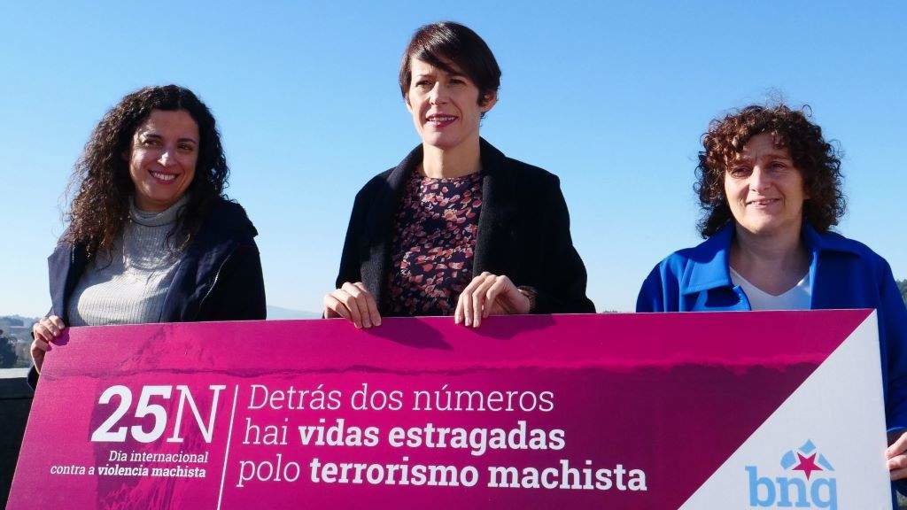 Noa Presas, Ana Pontón e Goretti Sanmartín, esta sexta feira, en Compostela. (Foto: Nós Diario)