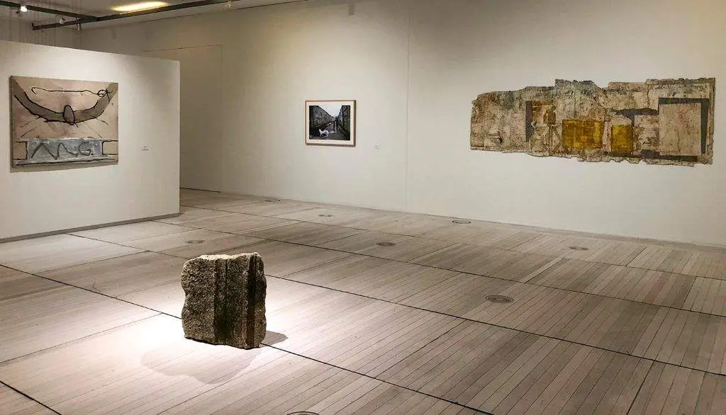 Unha sala da exposici&oacute;n.