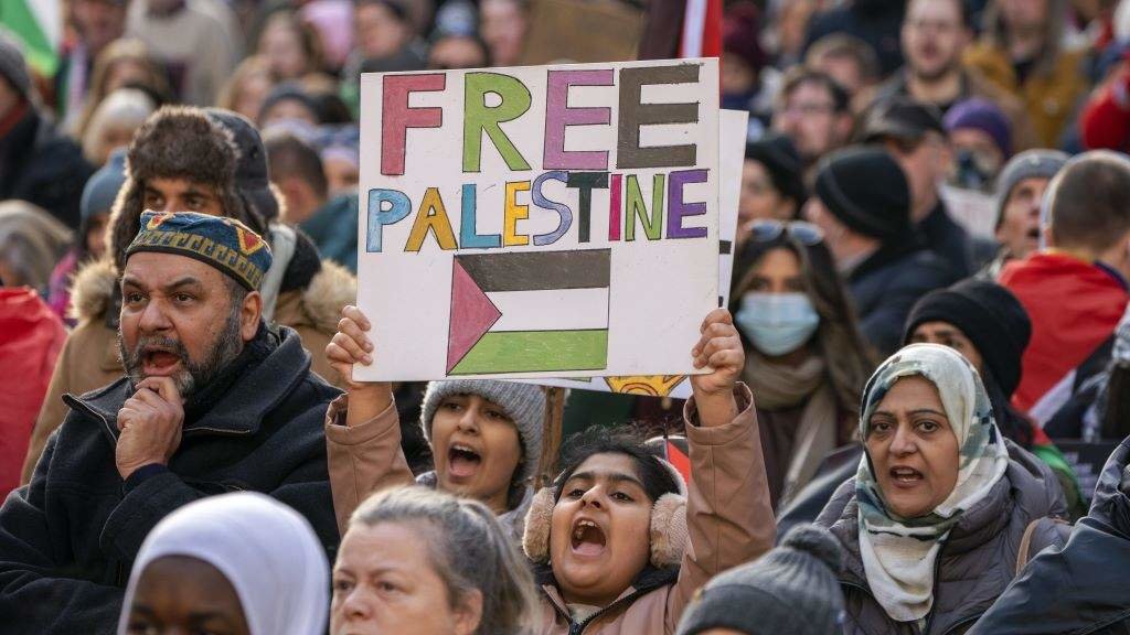 Manifestantes nunha concentración de apoio a Palestina, este 25 de novembro en Glasgow, Escocia. (Foto: Jane Barlow / PA Wire / dpa)