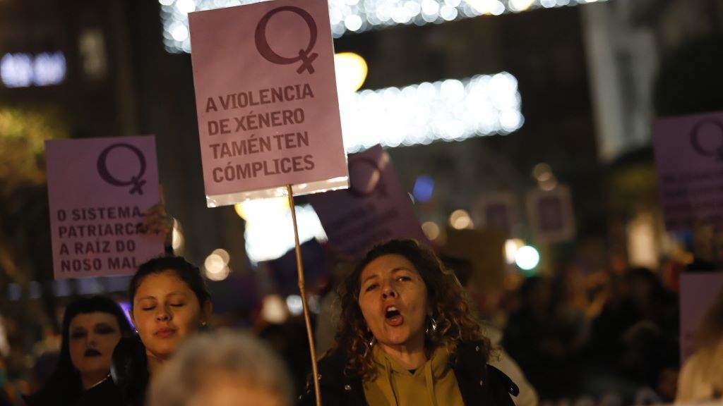Manifestación en Vigo polo 25-N. (Foto: Adrián Irago / Europa Press)