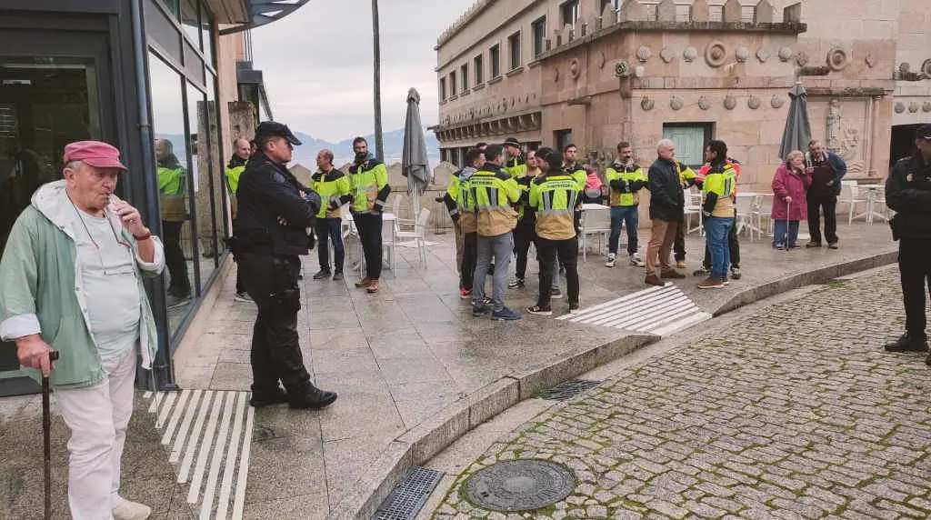 Protesta dos bombeiros en folga na cidade de Vigo (Foto: Europa Press).