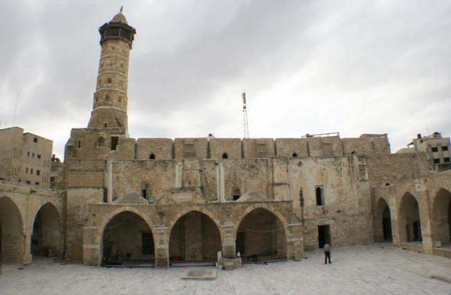 Mesquita de Omari antes da súa destrución polos bombardeos israelís.