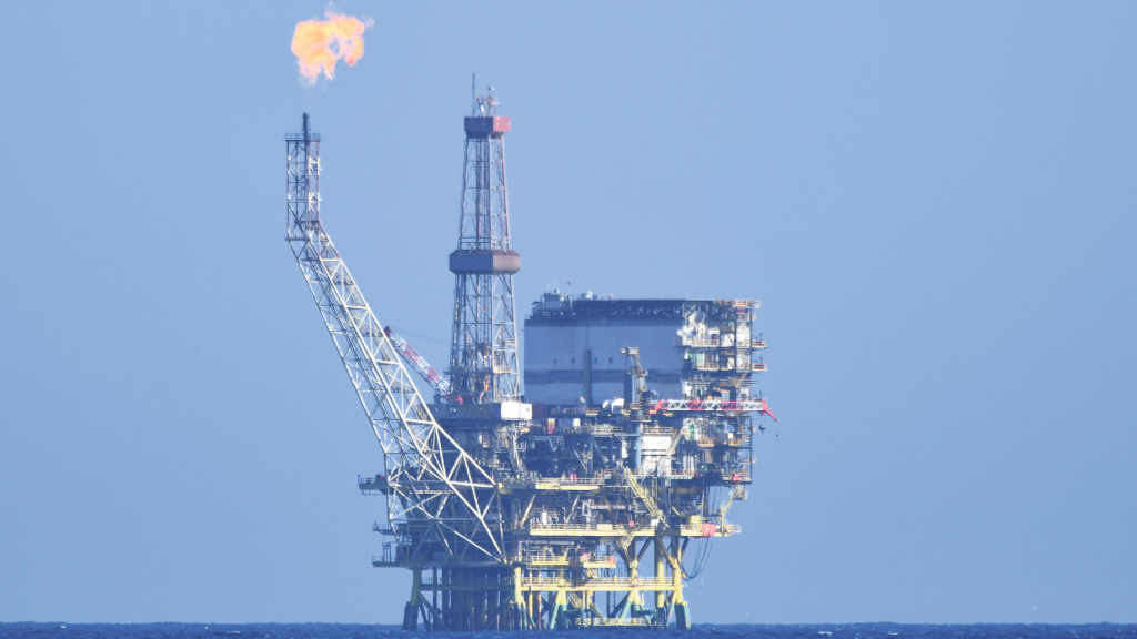 Plataforma de gas e petróleo na costa de Libia (Foto: Antonio Sempere / Europa Press).
