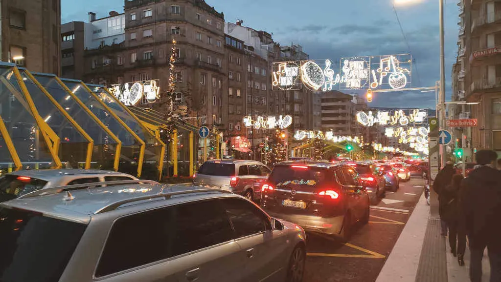 Tr&aacute;fico na cidade de Vigo (Foto: Europa Press).