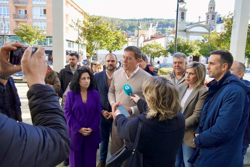 O candidato do PSdeG á presidencia da Xunta, José Ramón Gómez Besteiro, en declaracións aos medios en Cee.