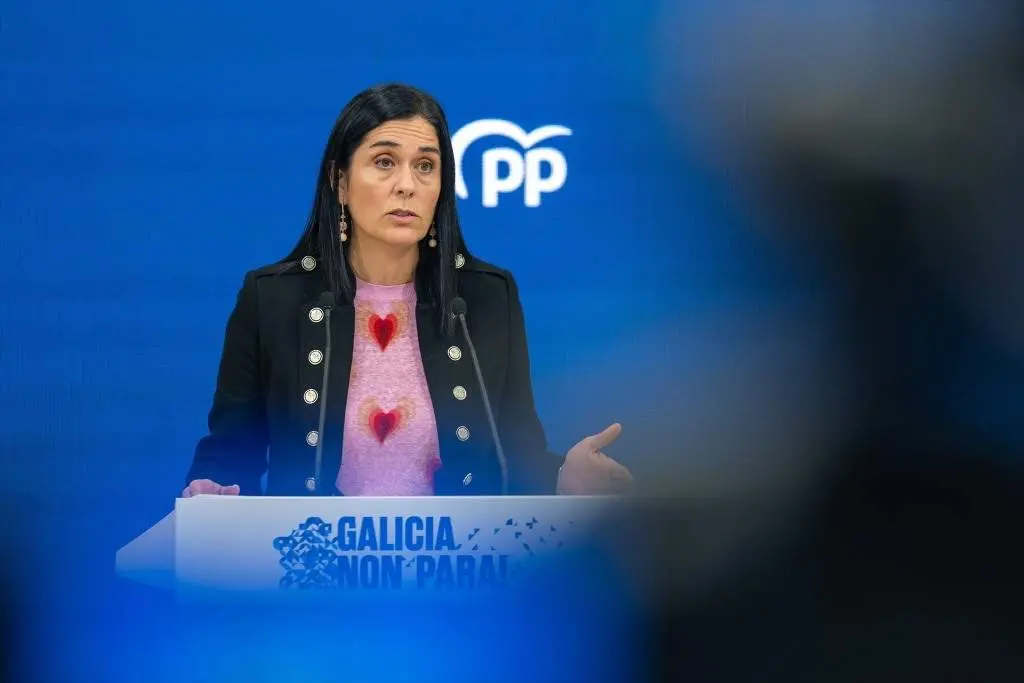 Paula Prado en rolda de prensa.