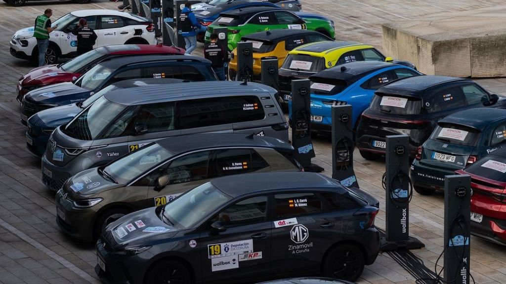 Os vehículos eléctricos e híbridos son os protagonistas. (Foto: Escudería Coruña).