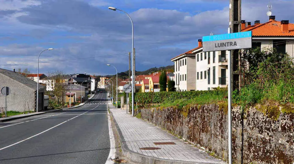 Lu&iacute;ntra, capital do concello de Nogueira de Ramu&iacute;n (Foto: Lembranzas de Armariz).