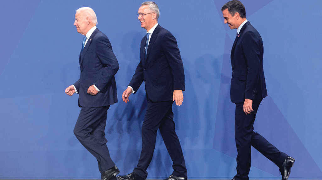 Joe Biden, Jens Stoltenberg e Pedro Sánchez durante a cimeira da OTAN en xuño de 2022 (Foto: A. Ortega / Europa Press).