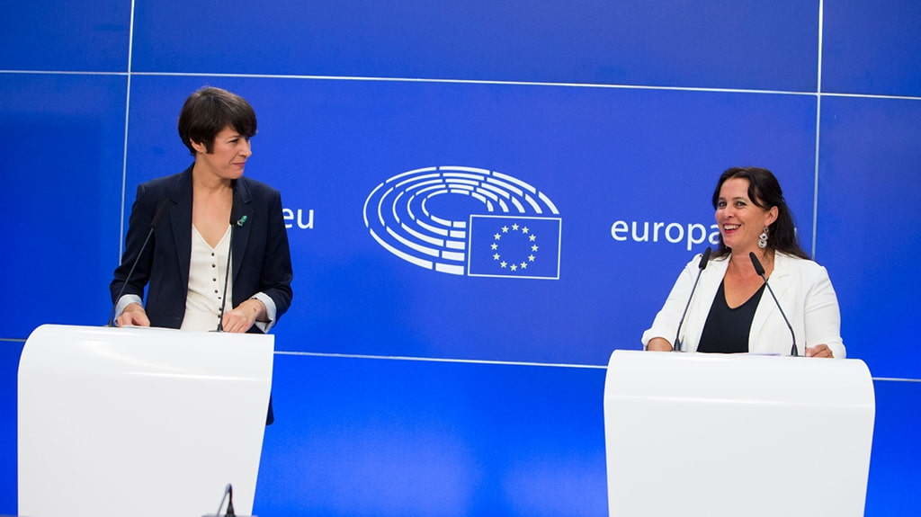 Ana Pontón (á esquerda), xunto á eurodiputada Ana Miranda en Bruxelas. (Foto: EP).