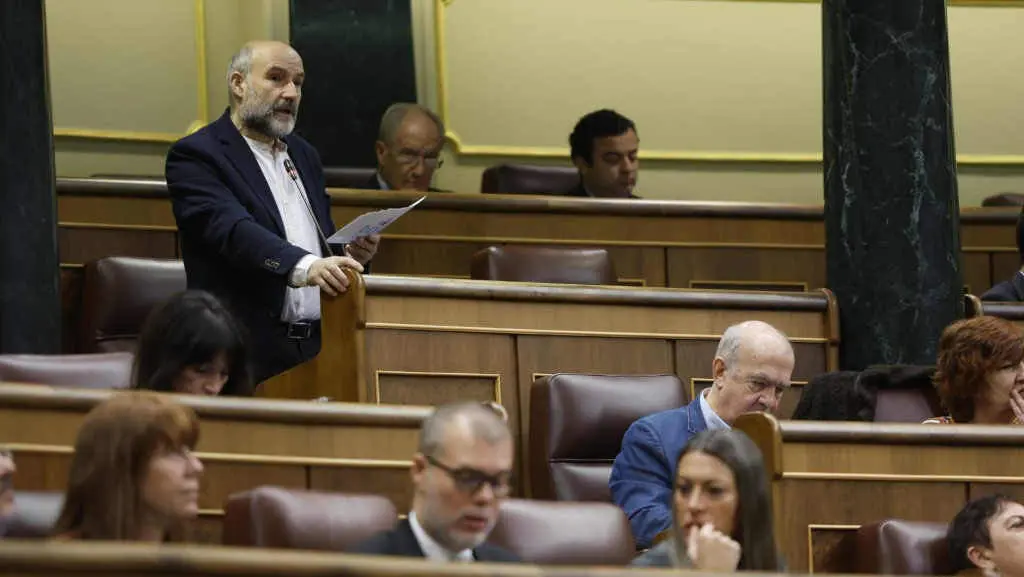 N&eacute;stor Rego interpela o ministro de Transportes, &Oacute;scar Puente esta cuarta feira (Foto: N&oacute;s Diario).