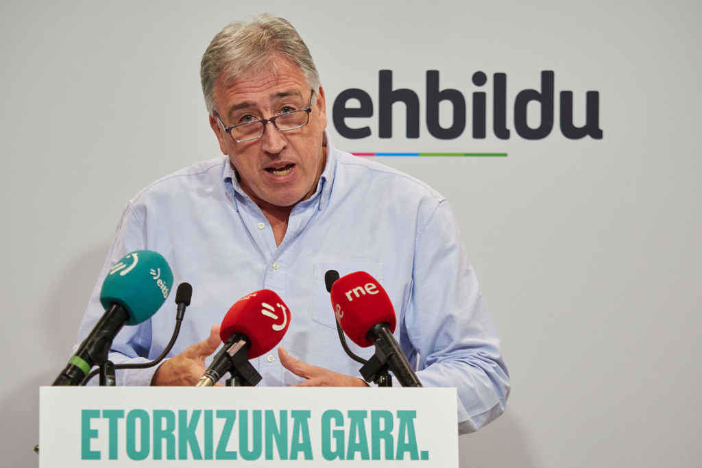 O candidato de EH Bildu á Alcaldía de Iruña, Joseba Asiron, hoxe. (Foto: Eduardo Sanz / Europa Press)