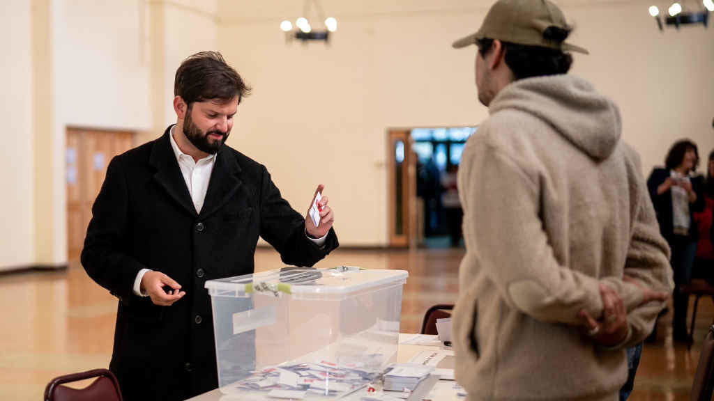 Boric votou no plebiscito. (Foto: Nós Diario)