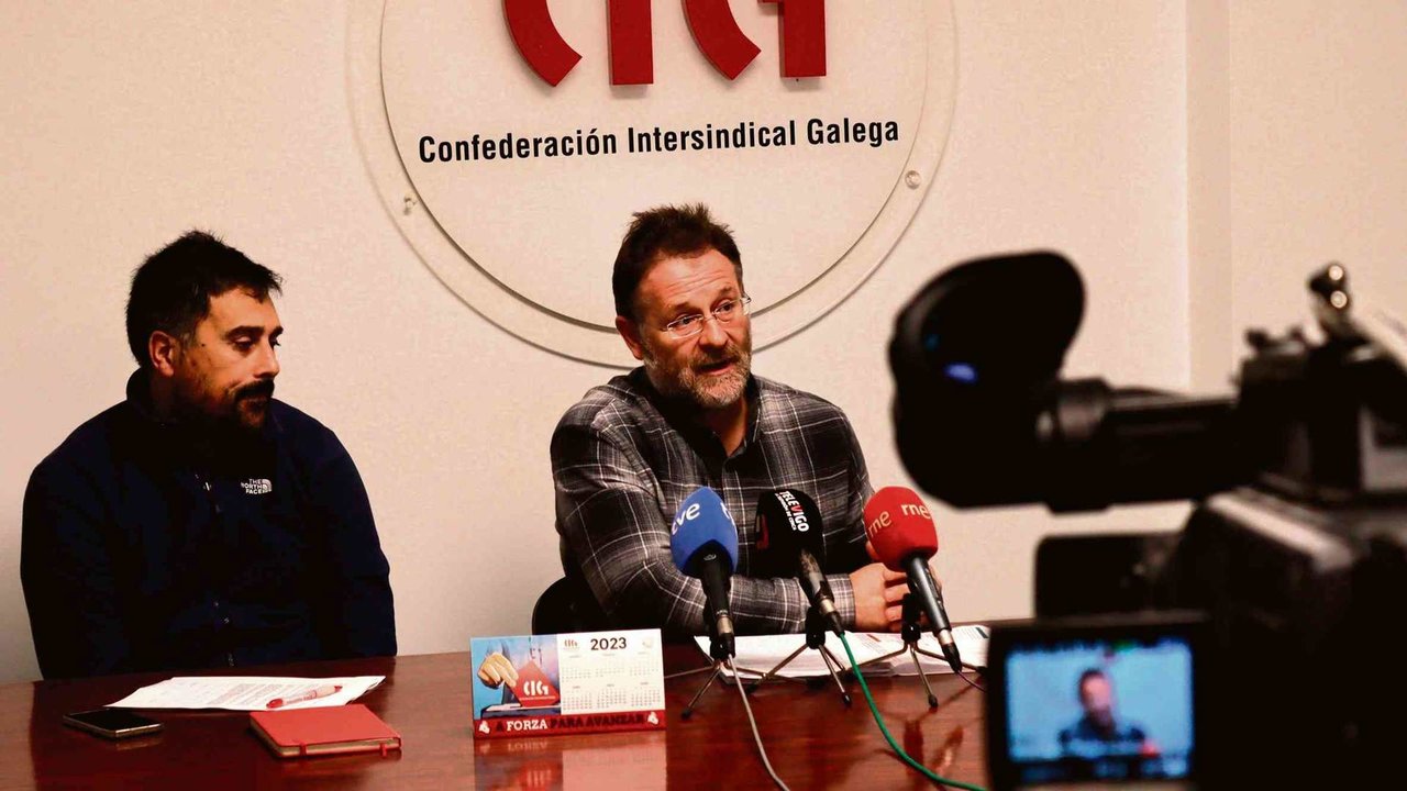 O responsábel confederal de Negociación Colectiva da CIG, Francisco González Sío, e o secretario xeral da central sindical, Paulo Carril (Foto: Nós Diario).