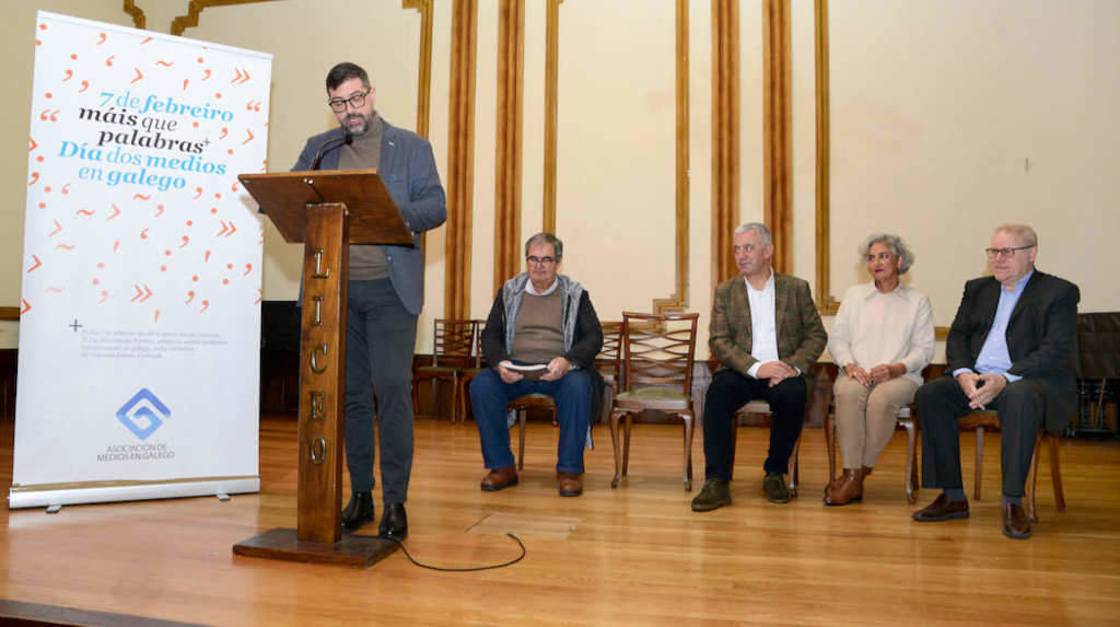Pablo García, presidente da Amega intervén na homenaxe a Lamas Carvajal (Foto: Amega).