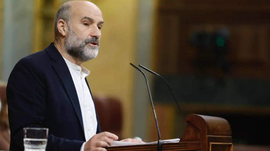 N&eacute;stor Rego durante o debate desta terza feira (Foto: N&oacute;s Diario).