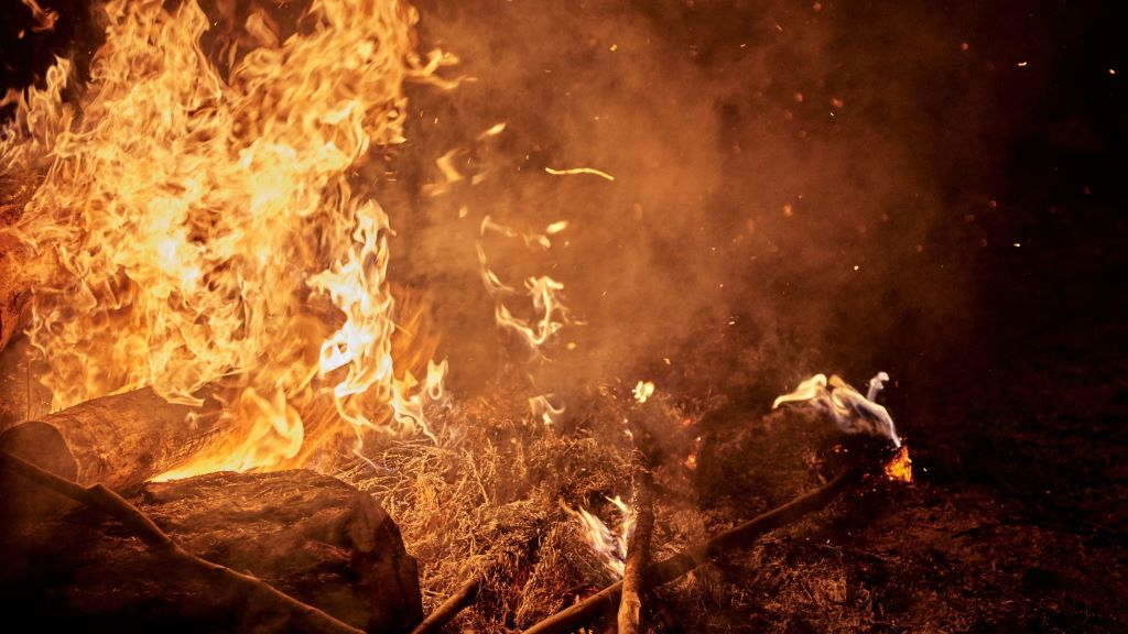 O lume queima fachucos de palla e o tronco de Nadal durante o solsticio de inverno. (Foto: Nós Diario).