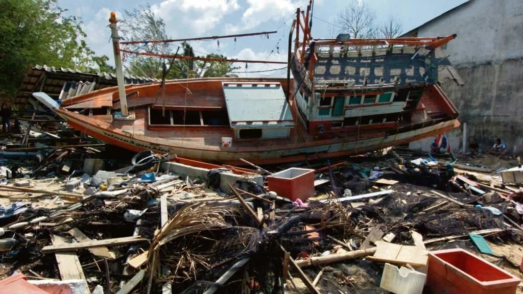 Cascallos orixinados polo tsunami que arrasou Indonesia en decembro de 2004, provocando a morte de máis de 220.000 persoas. (Foto Boris Roessler  dpa)