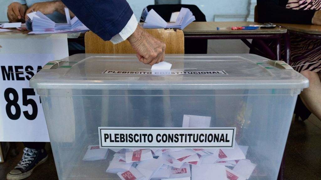Votación do borrador dunha nova Constitución en Santiago, Chile, o pasado 17 de decembro. (Foto: Joshua Arguello / Europa Press)